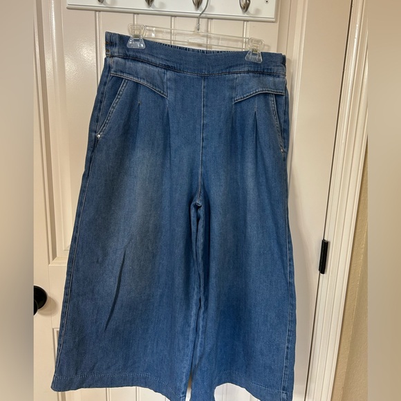 Women’s gaucho styled jeans - Picture 1 of 2